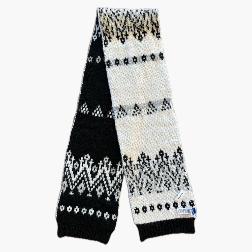 Old Navy • Classic Fair Isle Black and White Knit Scarf